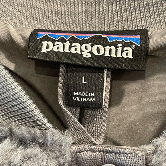 Patagonia Sherpa bomber jacket. Size L. Never worn, like new! - Picture 4 of 4